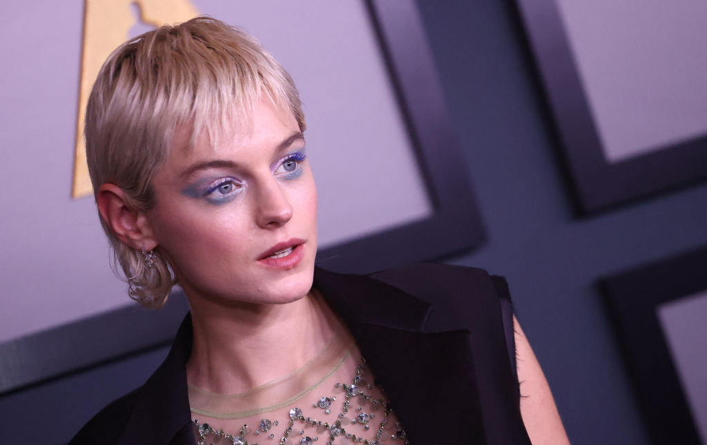 ‘The Crown’ Actress Emma Corrin Hopes Award Shows Will Be Non-Gendered in the Future