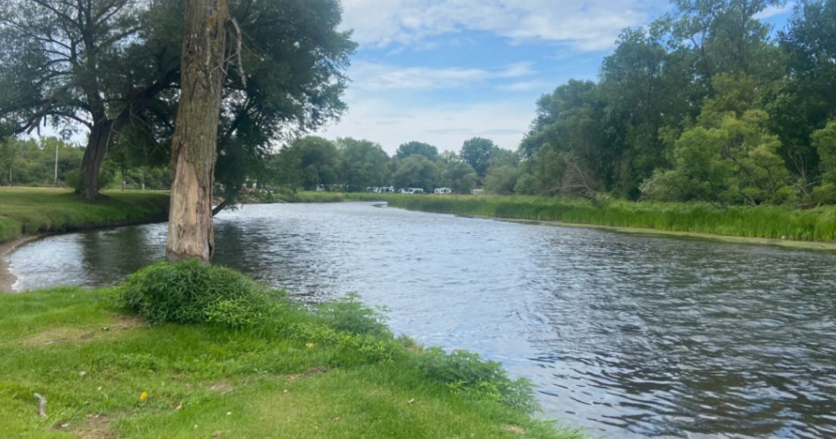 Tubing Trip Turns Into Real Life Horror Movie as Man Appears, Begins Slashing Group of Teens