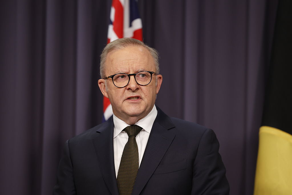 Australia Orders Citizens Out of Iran as Tehran Threatens Military Response