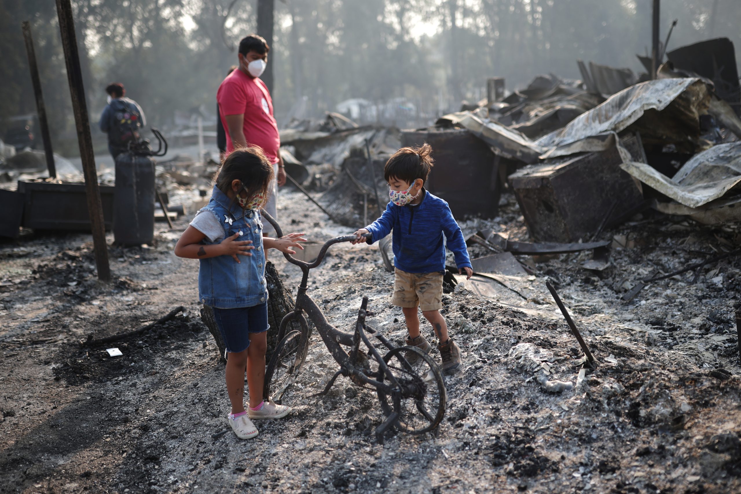 Scores of Wildfires Scorch US West Coast, Killing at Least Eight