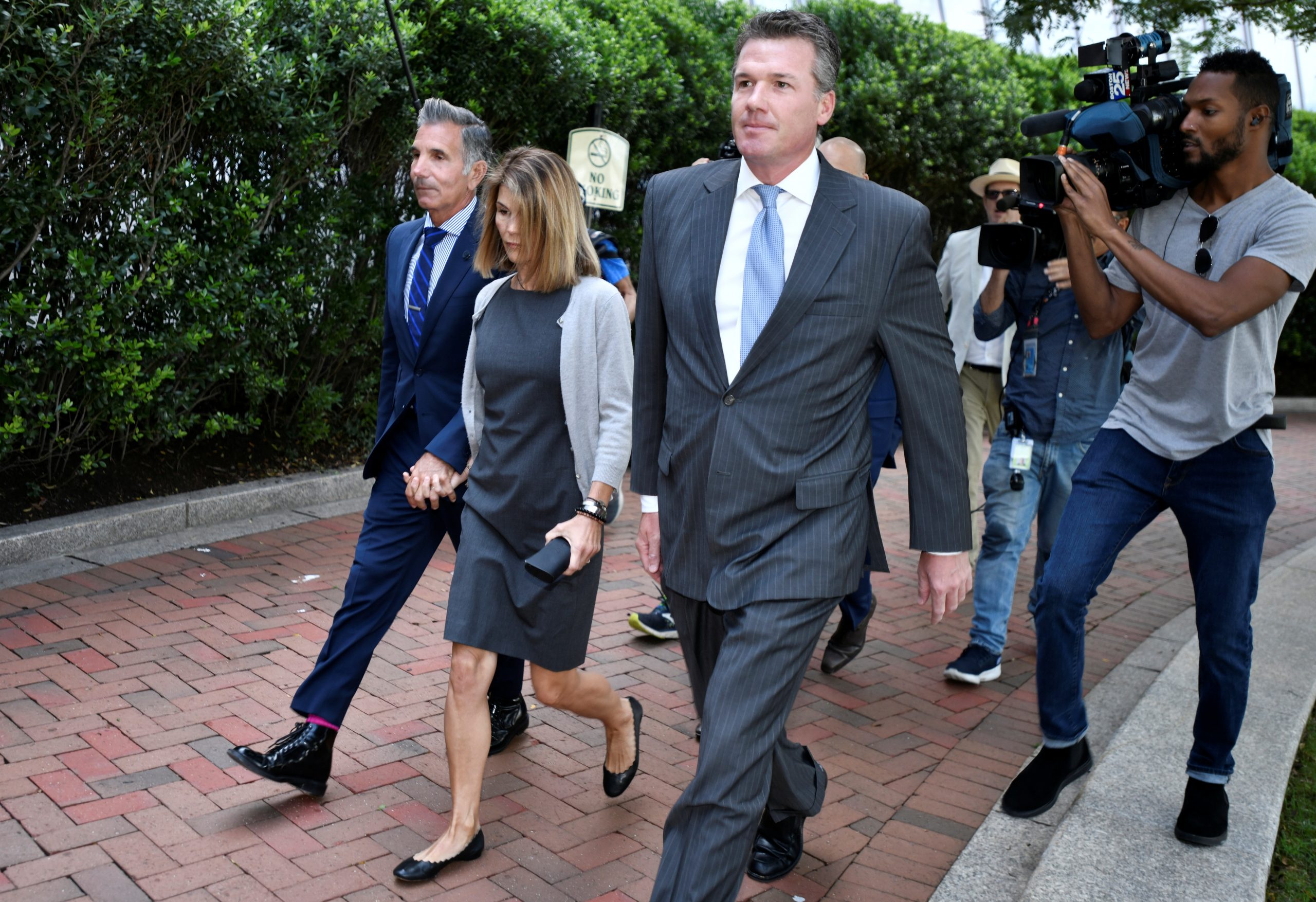 Actress Lori Loughlin, Husband to Plead Guilty to US College Admissions Scam