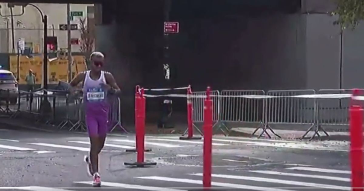 Lead Runner Collapses in Final Stretch NYC Marathon