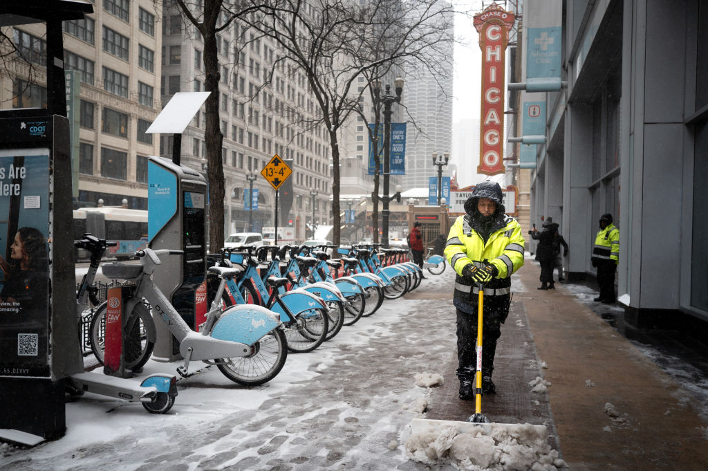 Winter Roars In: Arctic Blast Sweeps Across US, Brings Snow, Freezes, and Frigid Winds