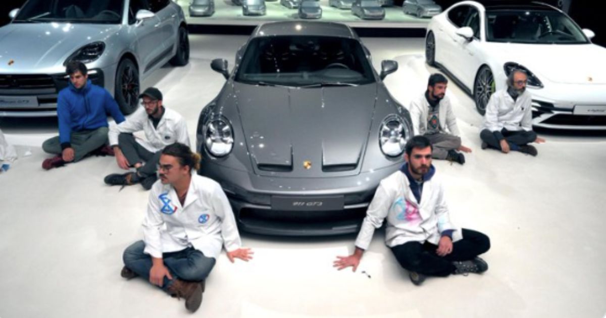 ‘Green’ Activists Glue Hands to Floor, Realize They’ve Made a Bad Decision When Car Co Won’t Supply Bowls