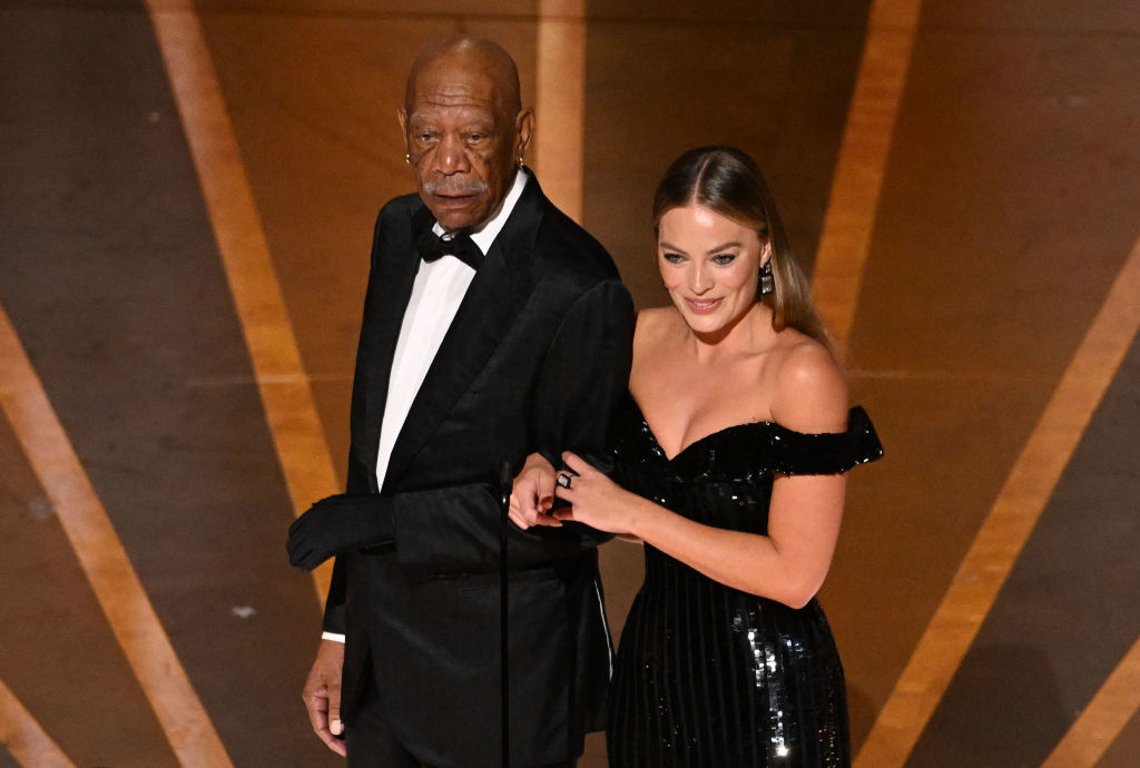 Morgan Freeman’s Single Black Glove Confused Oscars Viewers – Here’s Why He Wore It