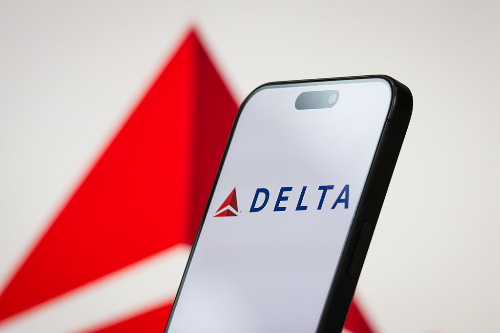 Passengers Forced to Evacuate Delta Flight After Engine Fire on Tarmac in Orlando
