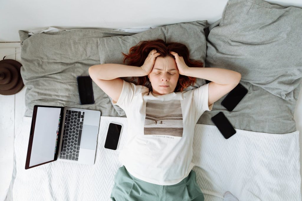 Study Warns Women Face Higher Risk Of ‘Digital Overload’ Due To ‘Double Burden’‌