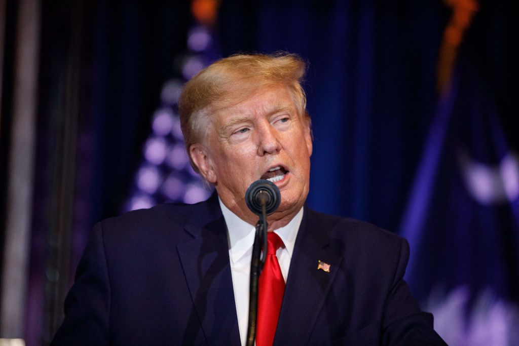 Trump Touts Peace Record and Vows to Oust ‘Warmongers’