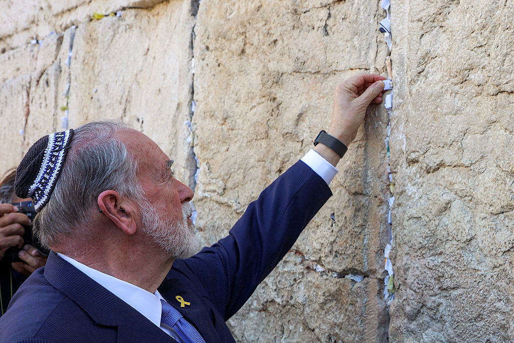 Huckabee Visits the Western Wall, Places ‘Prayer’ From Trump