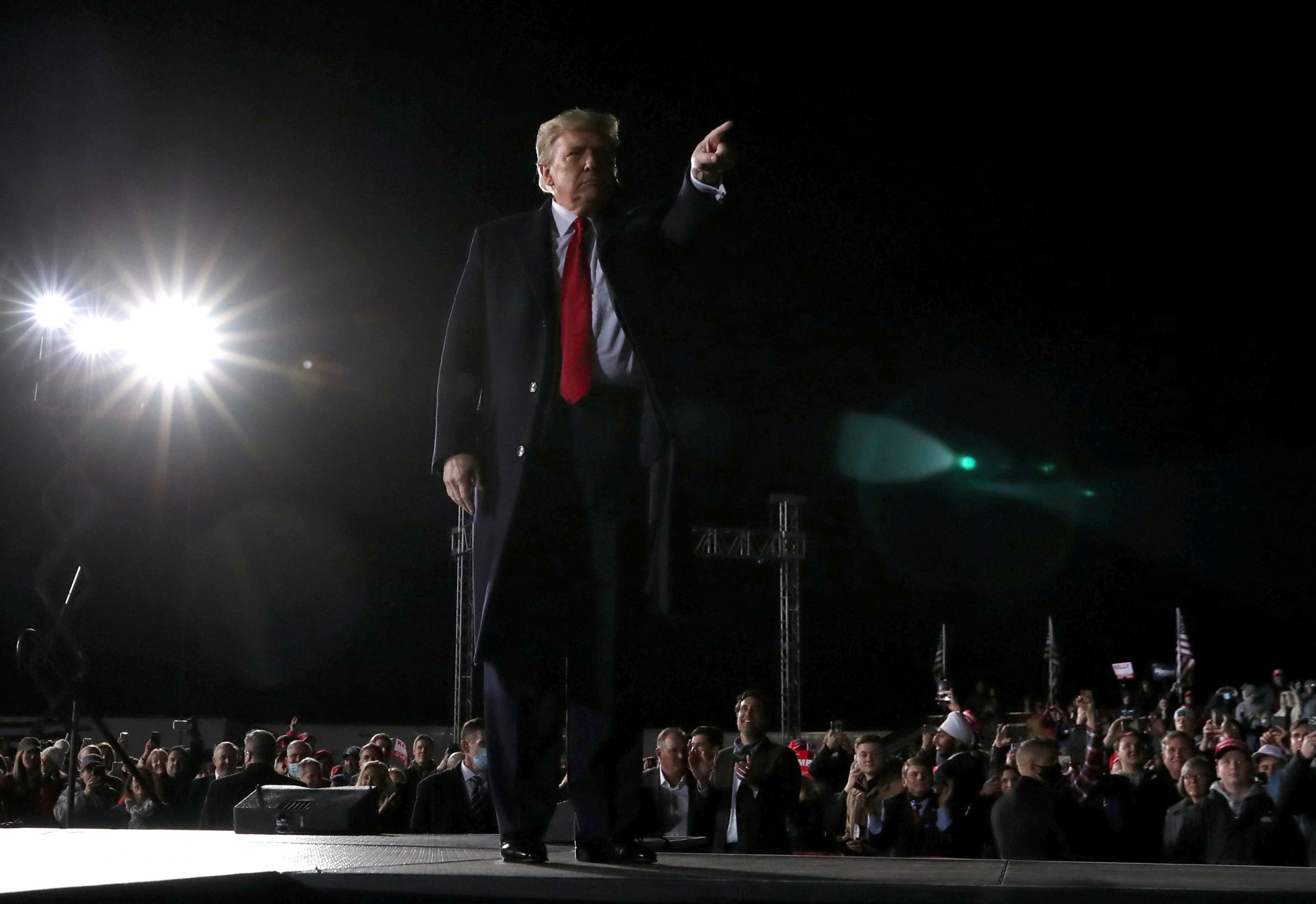 Trump Blasts Niece’s ‘Conspiracy Theories’ as He Seeks Fraud Lawsuit’s Dismissal