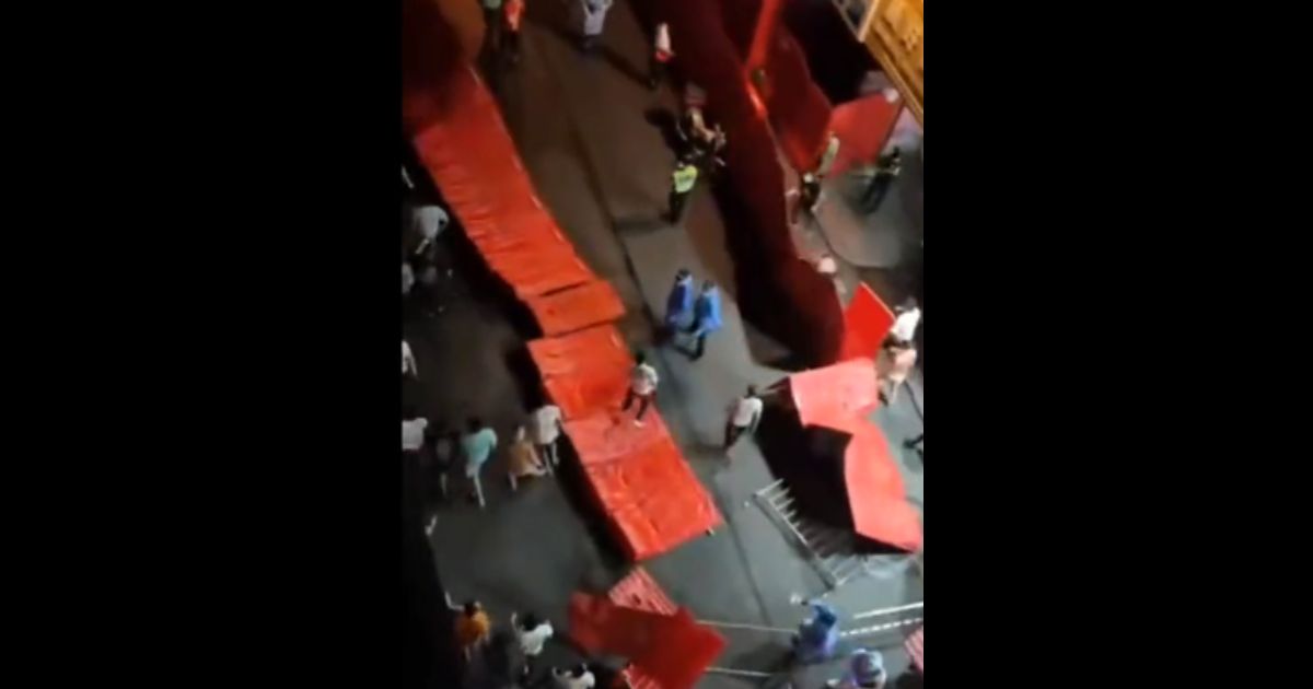 Watch: Protesters Defy China’s Authoritarian COVID Restrictions – Break Down Barriers