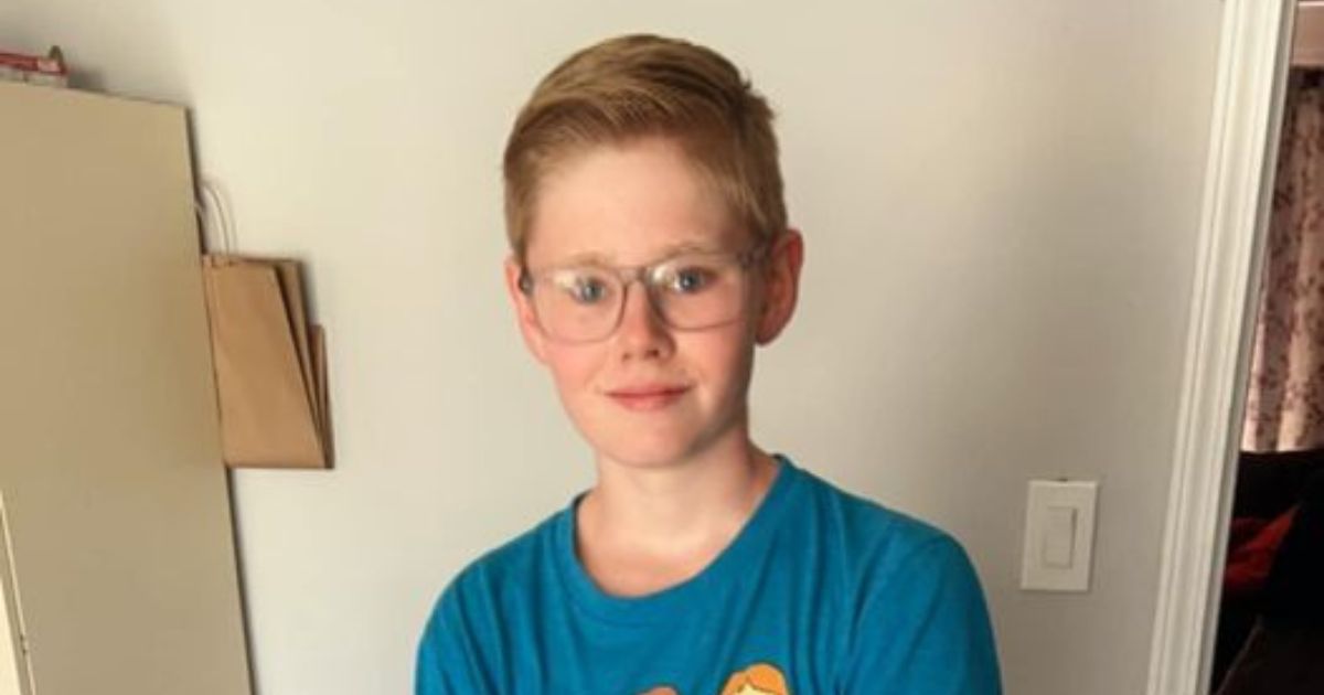 Bus Driver Loses Consciousness Mid-Route, Forcing 7th Grader to Snap Into Action