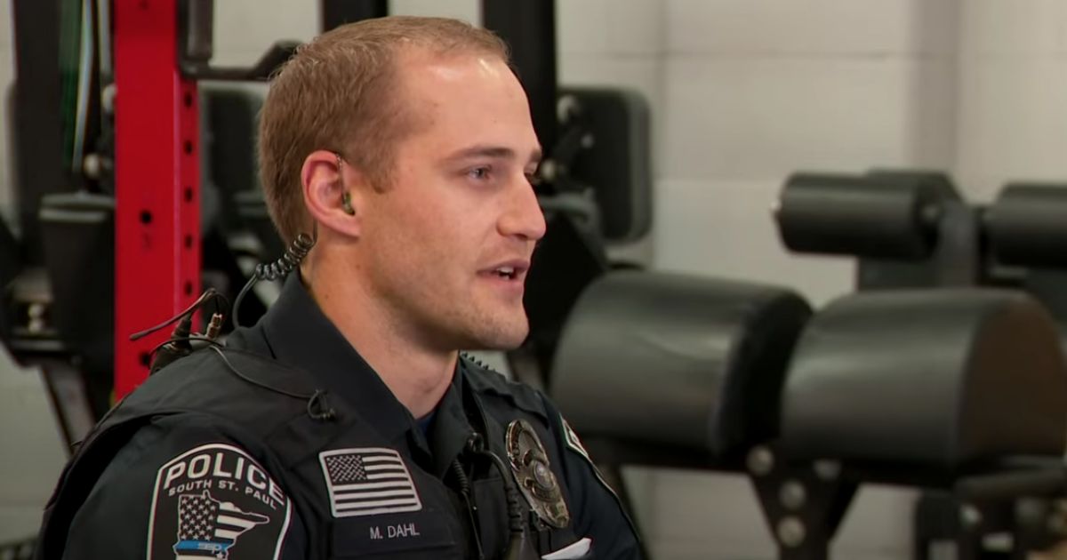 Man Collapses and Stops Breathing – Off-Duty Officer Saves His Life: ‘My Training Just Kicked In’
