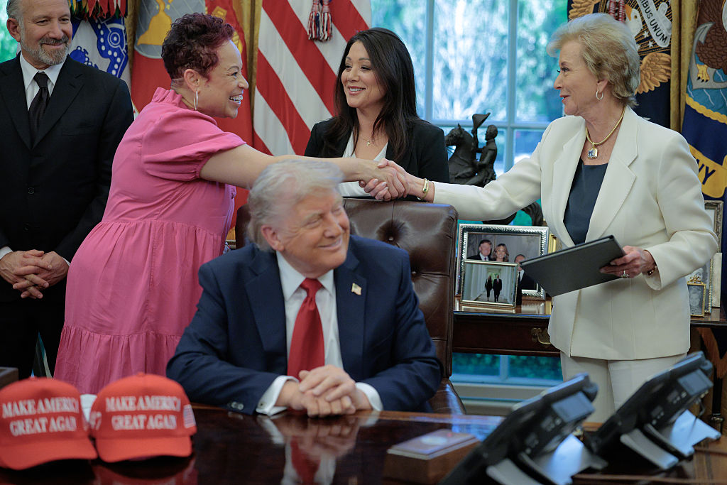 Trump Signs Executive Order to Incorporate AI Into Schools