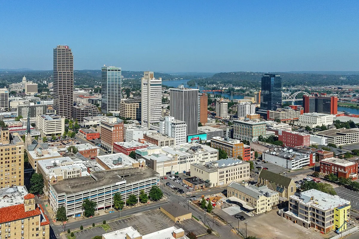 Arkansas, Iowa Guides Spotlight Shops, Restaurants