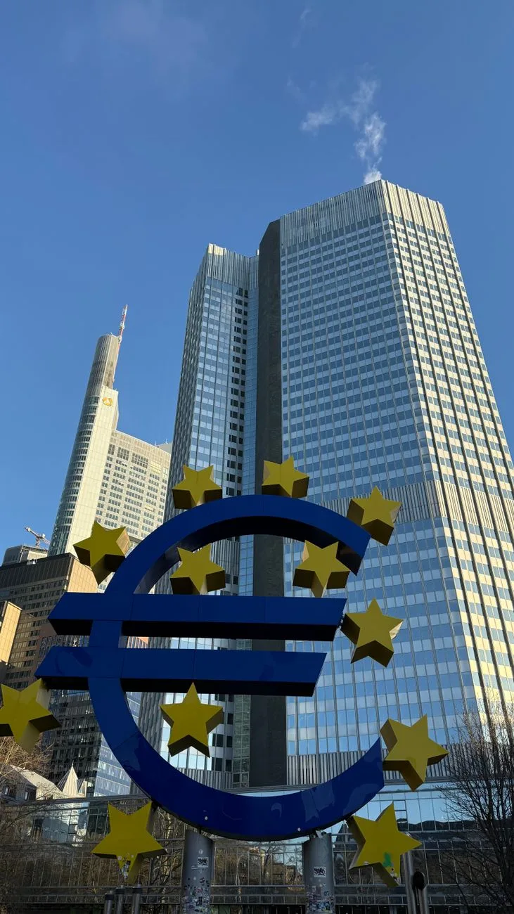 Eurozone Growth Slows, France Falls into Contraction