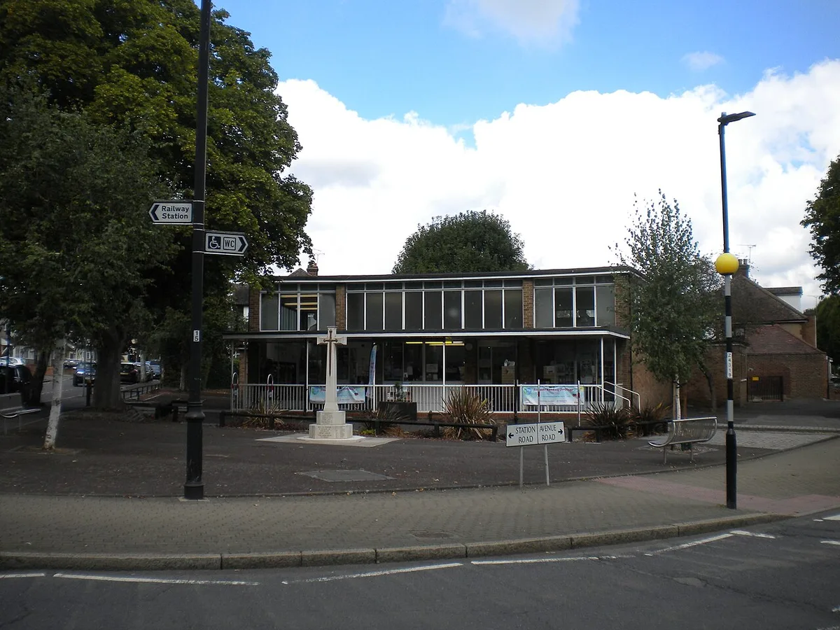 UK Library Shifts to Community Partnership as US Sites Reopen