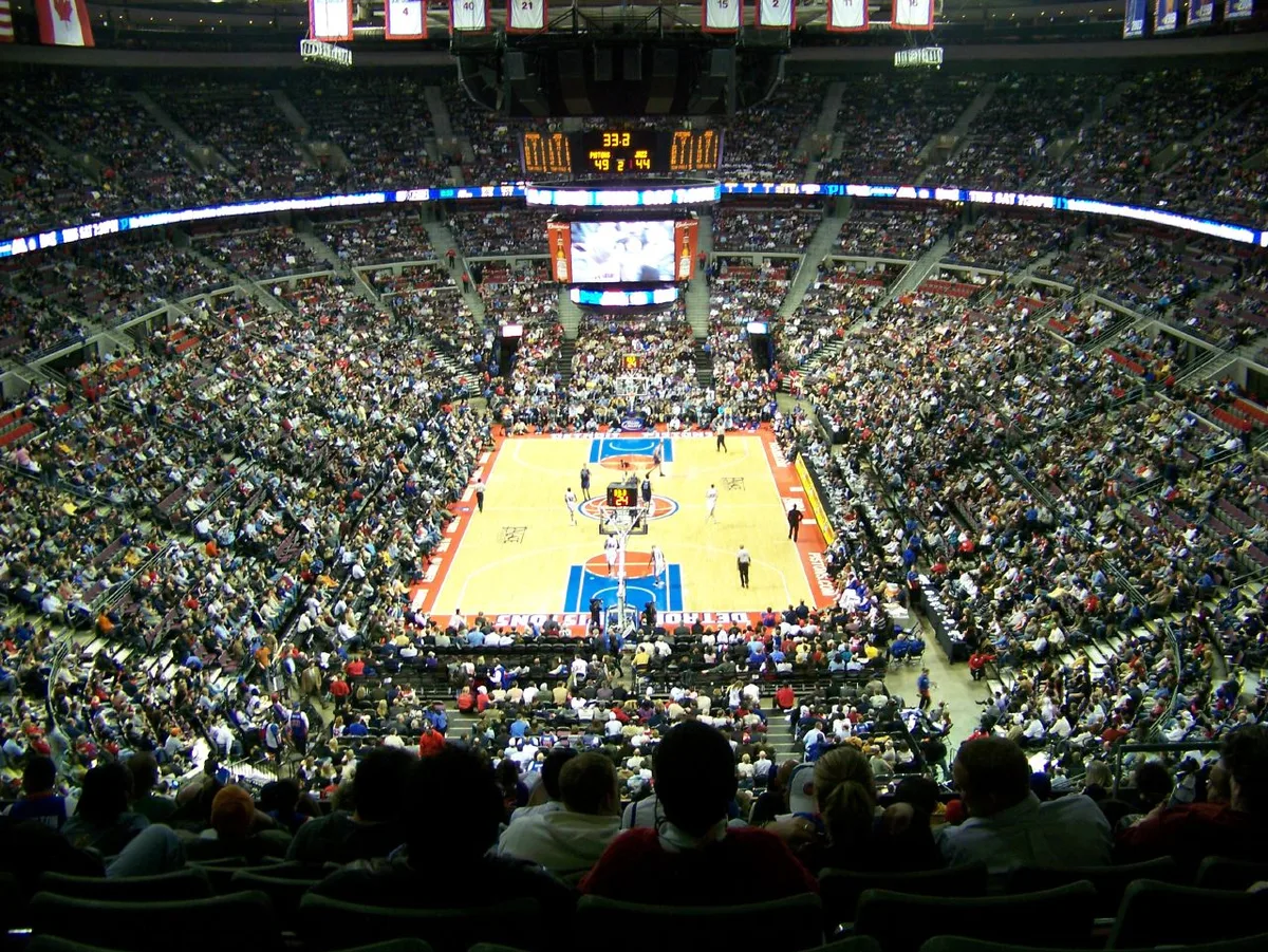 Unbeaten Pistons Beat Heat as Duren, Thompson Exit Injured