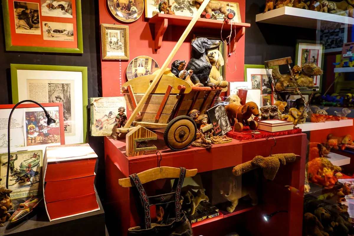 Bremen Exhibition Traces Dachshunds Through Art