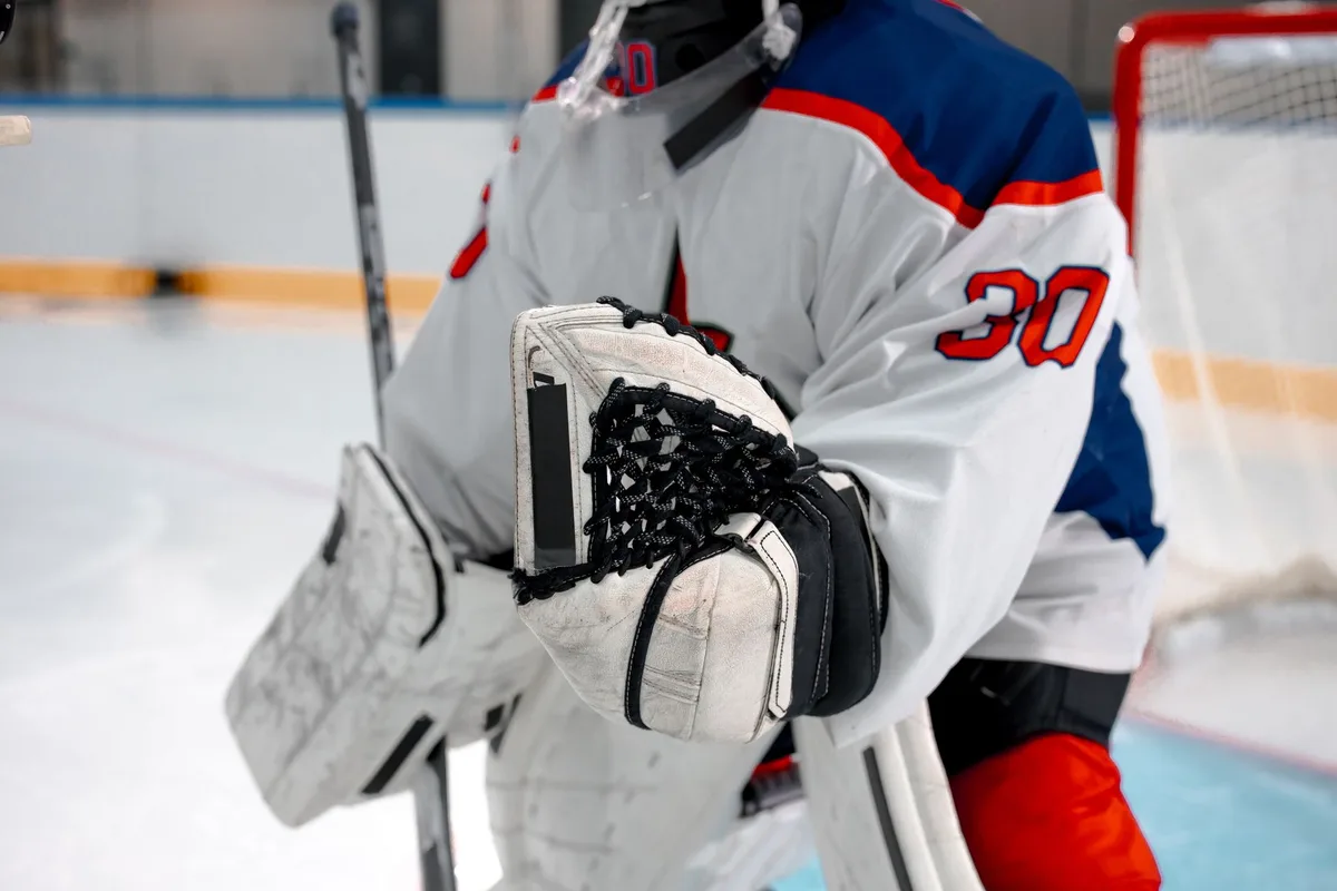 Gascon Sets UMD Shutout Record, Bulldogs Sweep Beavers