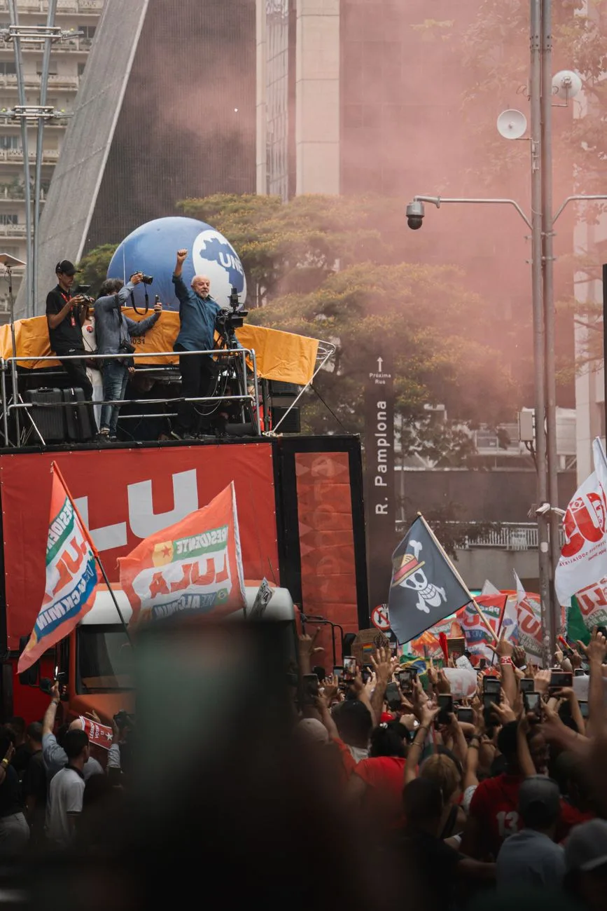 Brazil Runoff Pits Lula Against Bolsonaro Amid Debt Pressures