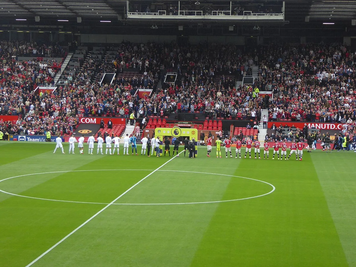 Como Rout United as Carrick Faces Pressure