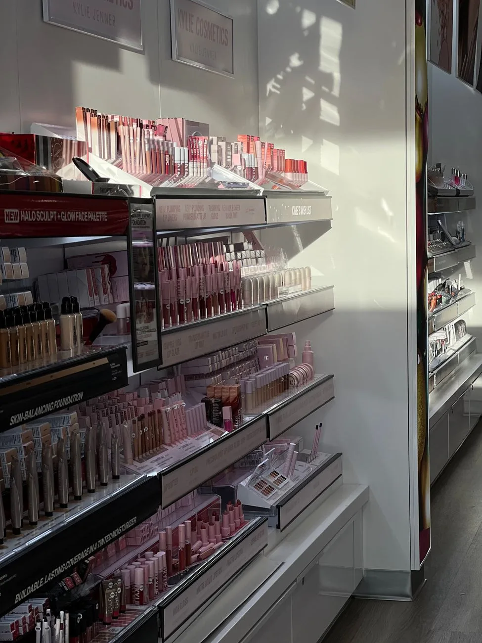 Chinese beauty brands target US stores after domestic slowdown