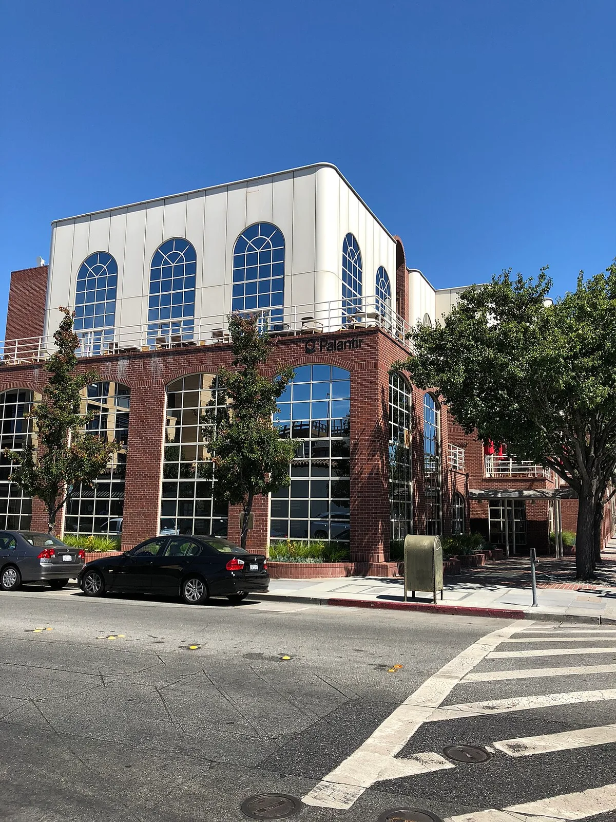 Palantir ends 2025 with 4,429 employees and $11.2 billion in deal value