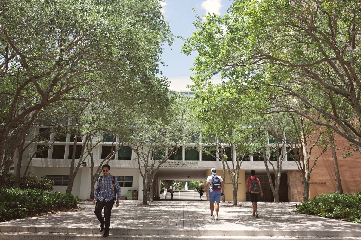 Federal Data Flags 500 Colleges’ Loan Nonpayment