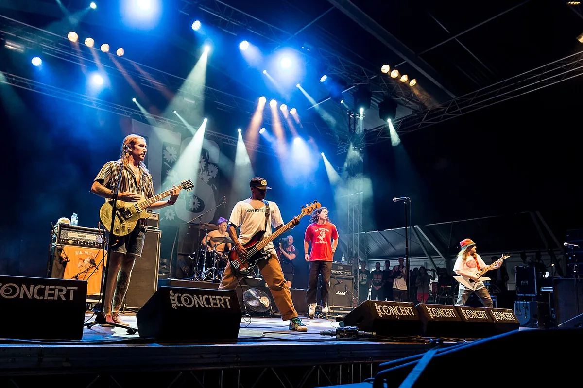 Turnstile Benefit Draws 60,000, Raises $209,000