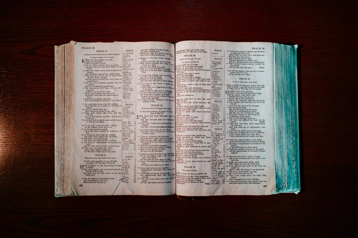 FaithTap shares Bible verse on thanksgiving and God's enduring love