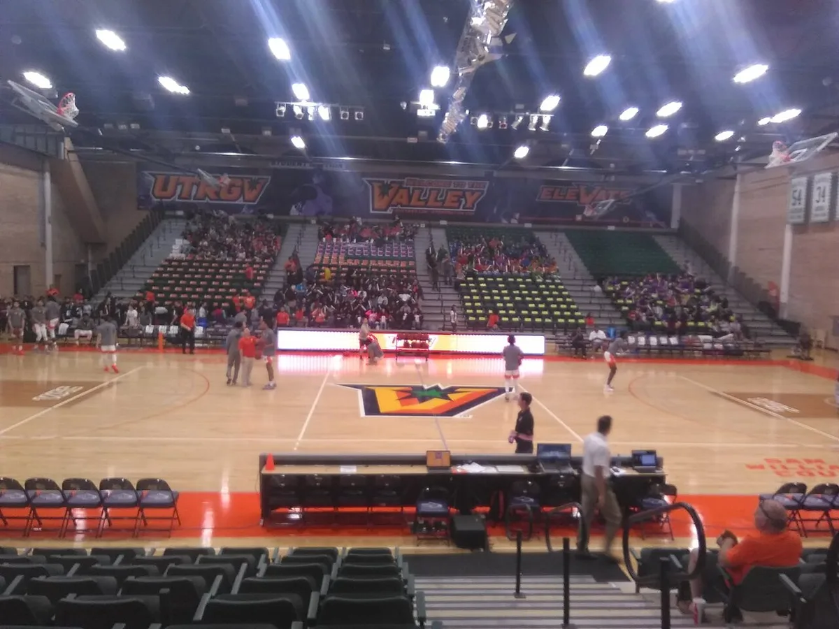 UTRGV Volleyball Opens Series Against Texas A&M-Corpus Christi