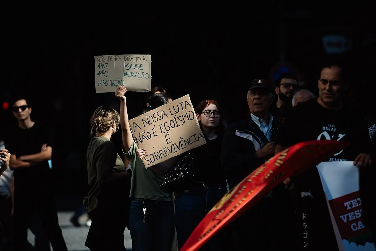 Portuguese police clear Lisbon housing protest camp, make arrests