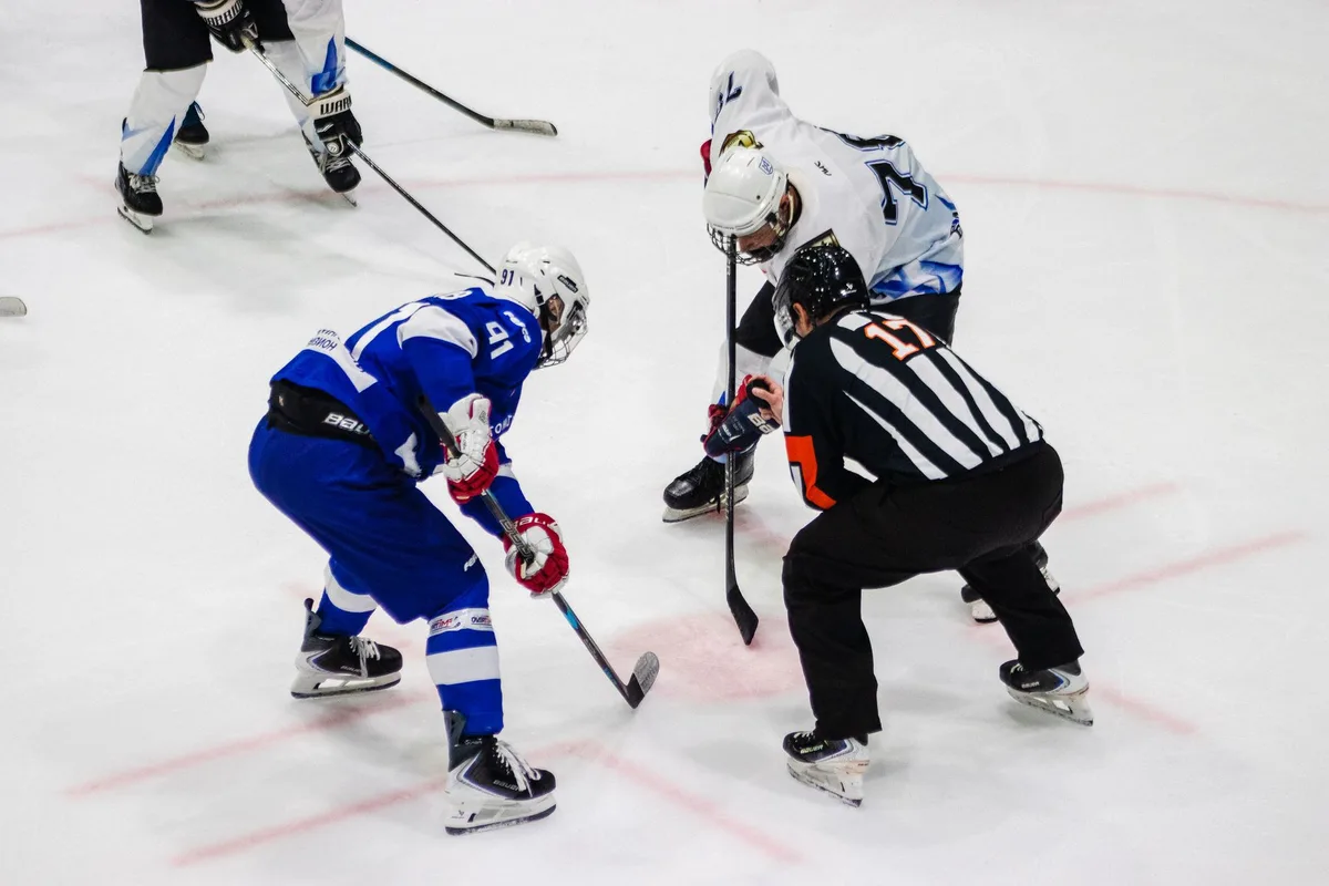 Avalanche beat Devils 5-2 after two quick goals