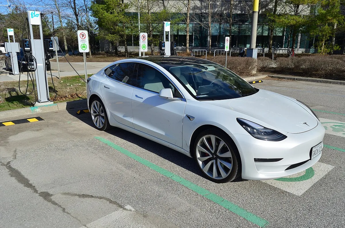 California EV Rebates Reach 12,000 Buyers, Chargers Lag