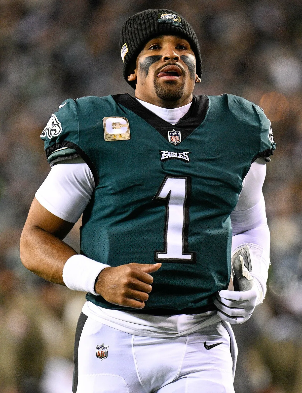 Bears Beat Eagles 27-7 as Hurts Returns