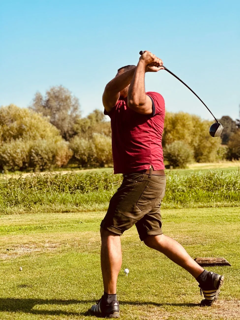 One spine tilt keeps every golf swing on plane
