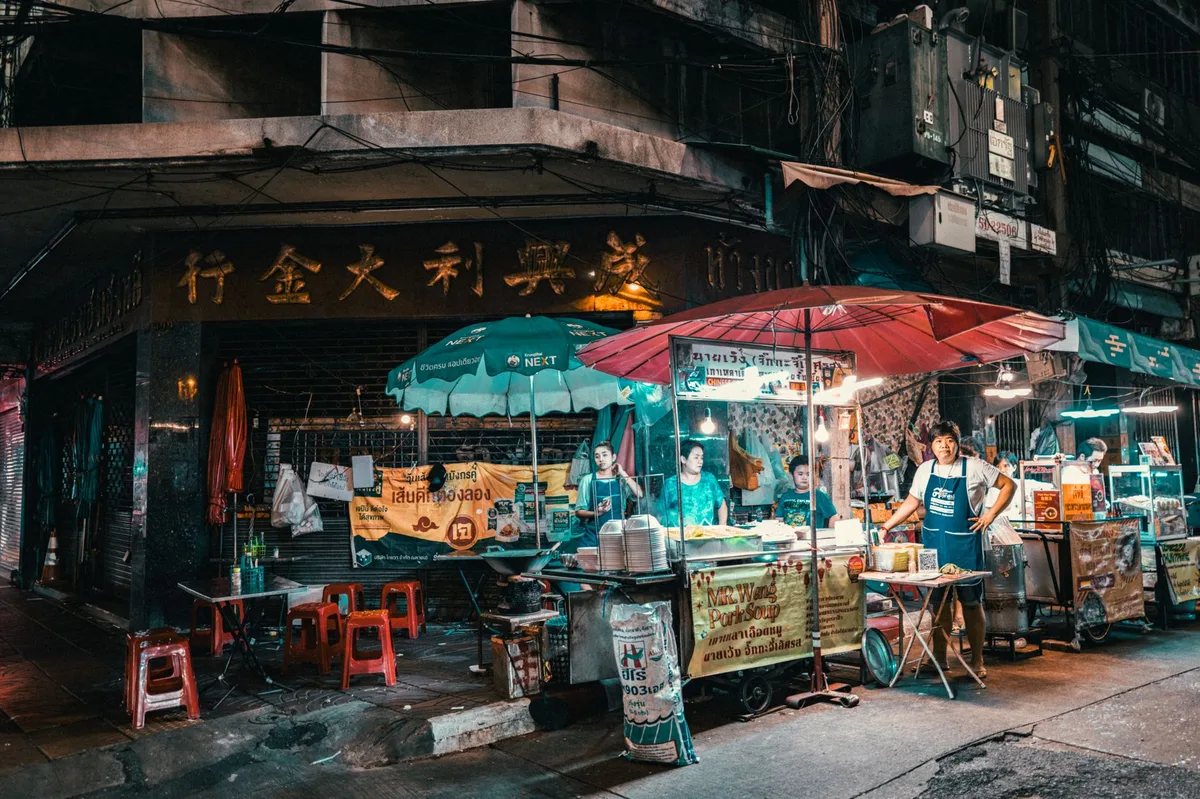 David Mondore Guide Details Thailand Meals for $1.20