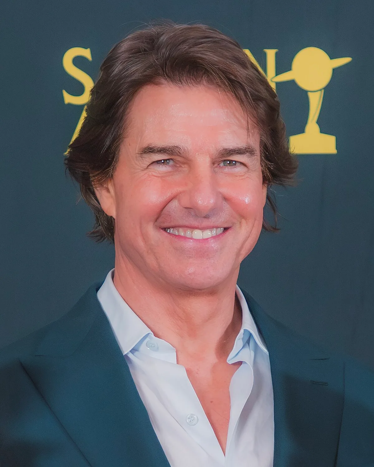 Tom Cruise Stops During Walk to Check on Worker