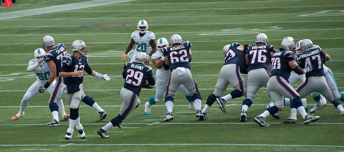 Dolphins, Patriots Set for AFC East Clash
