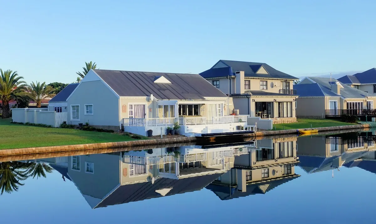 Waterfront homes listed on River Tyne and in La Crosse