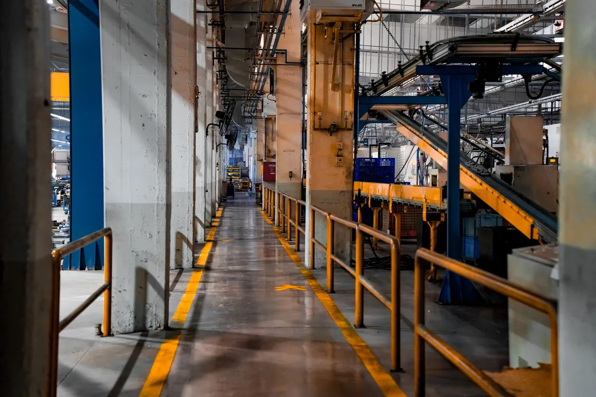 Bottlenecks, not busyness, decide if a plant makes money