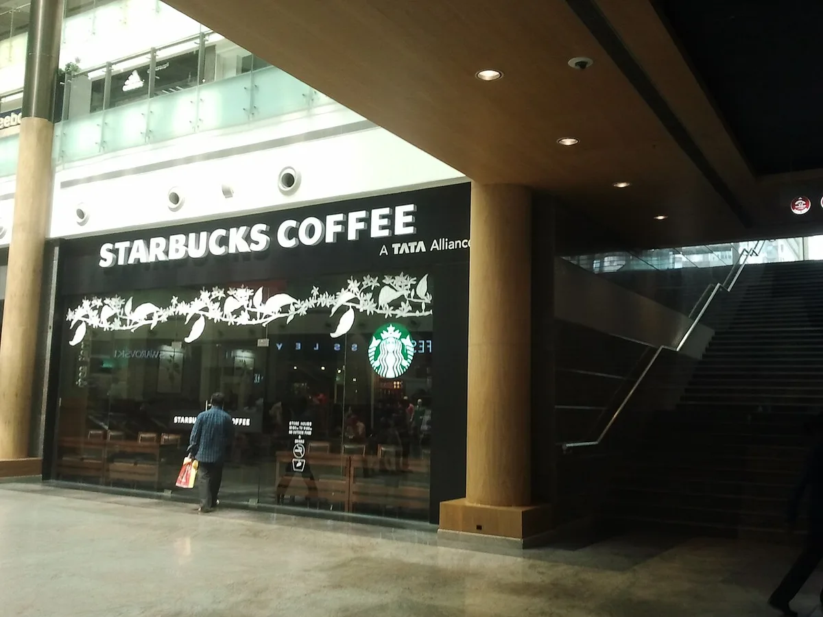 Starbucks Plans 250 North American Store Closures