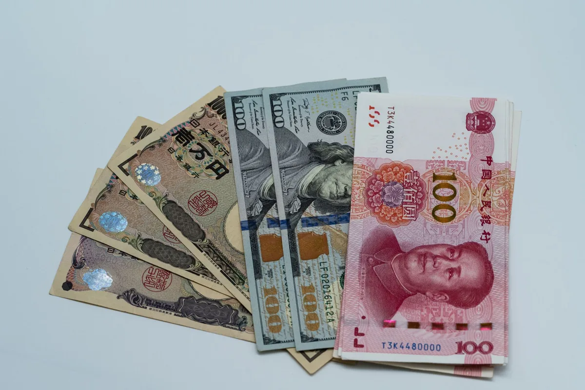 Yuan Hits Four-Year High, PBOC Tempers Gains