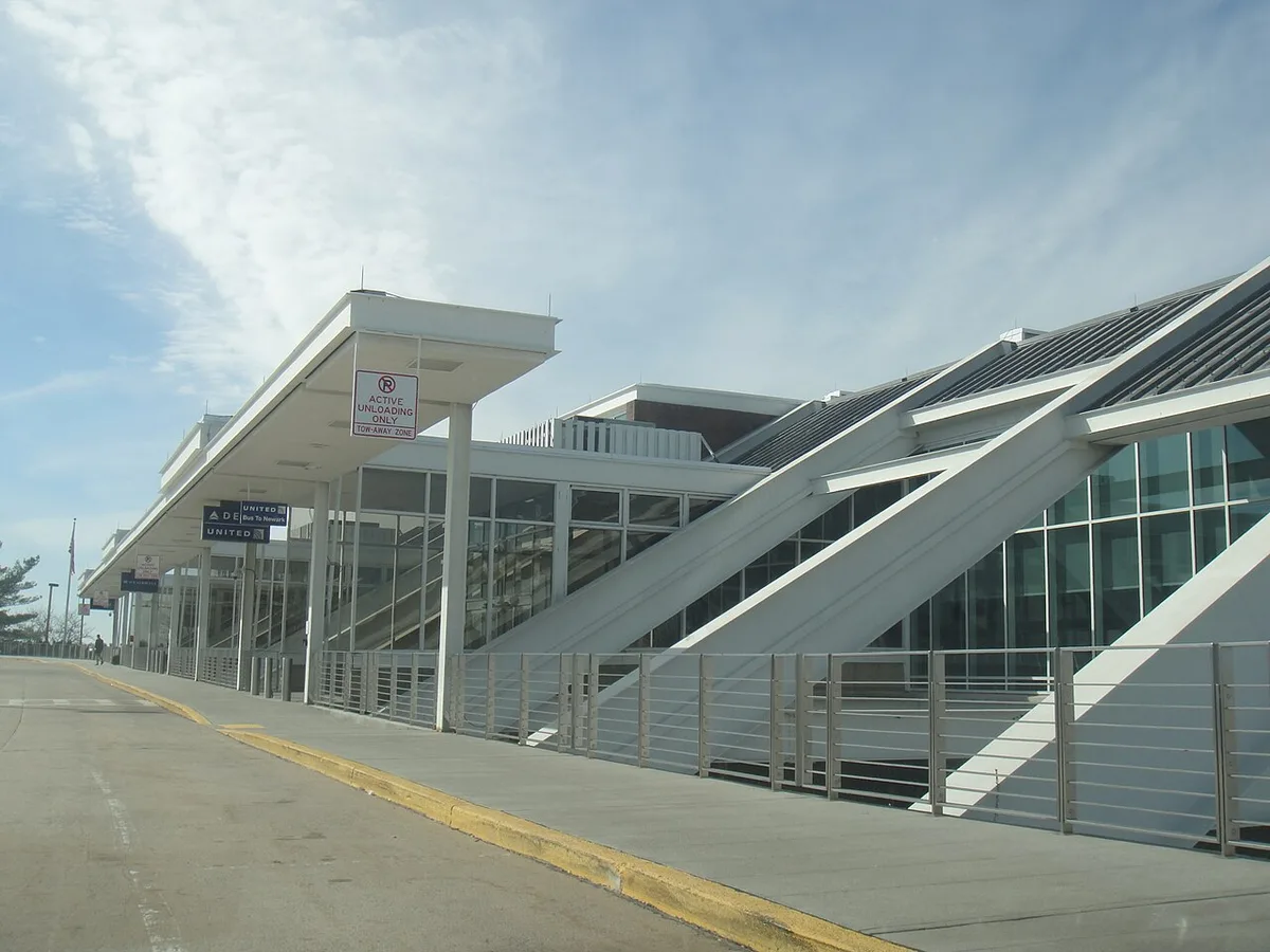 LVIA board approves 55 million dollar parking garage