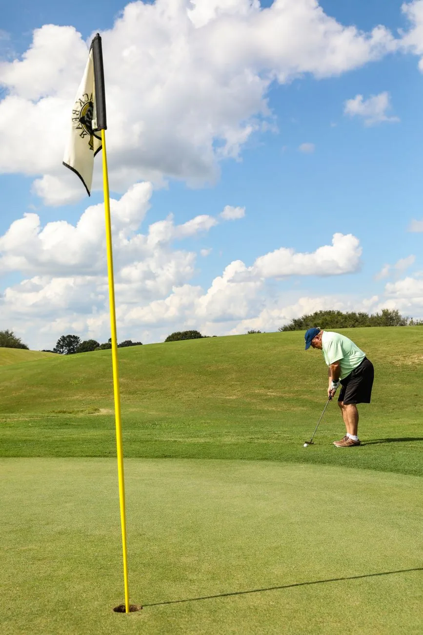 Coughlin sets LPGA record with nine straight birdies