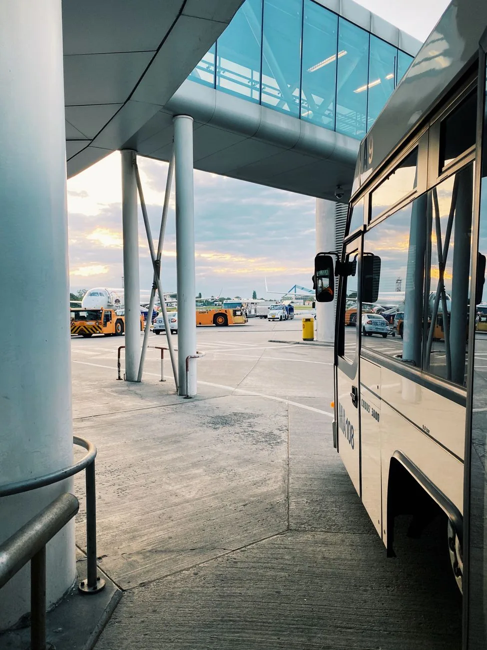 Sonoma-SFO Bus Plans Eight Daily Airside Trips