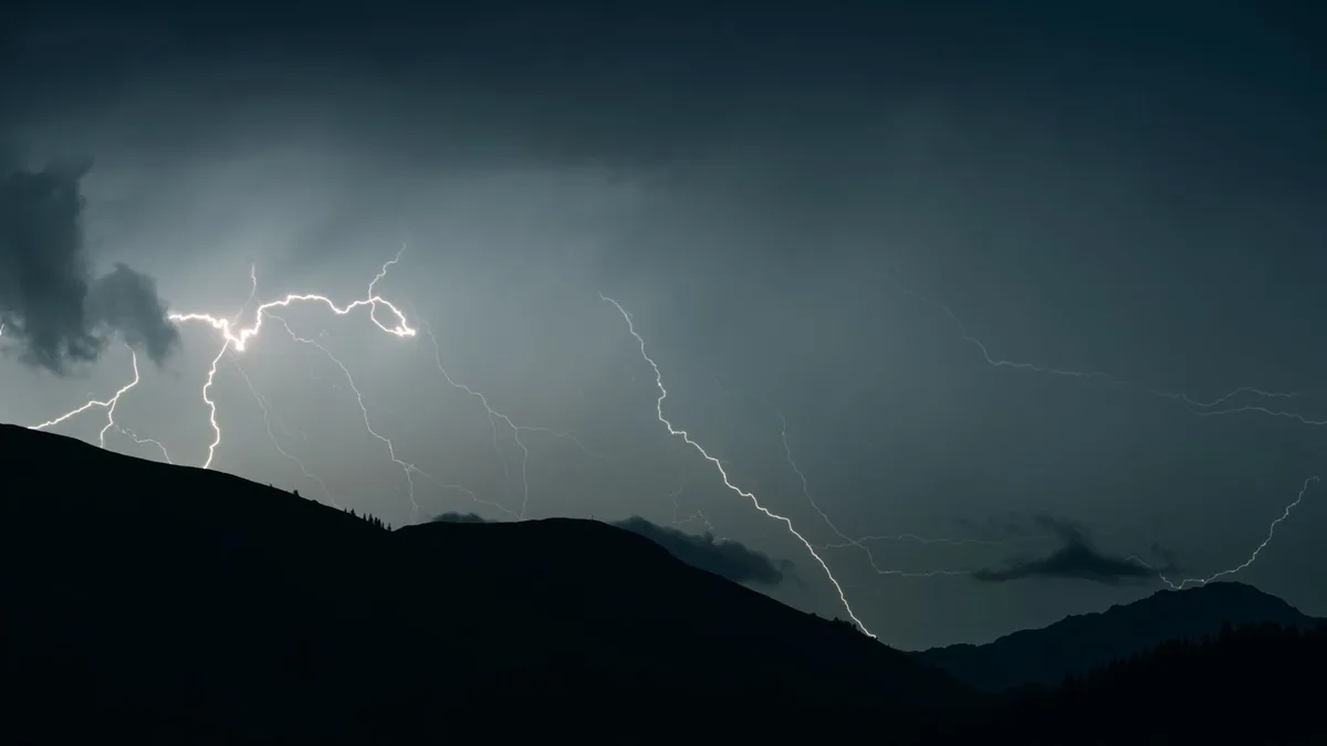 Storm Threats Span U.S. and Oman