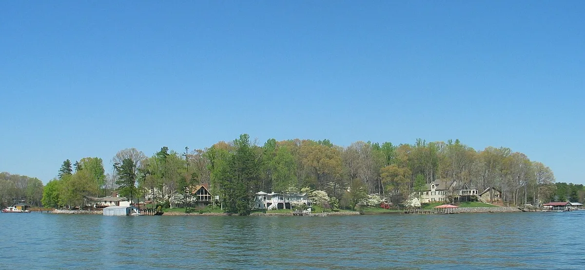 Man drowns saving sister in Lake Norman