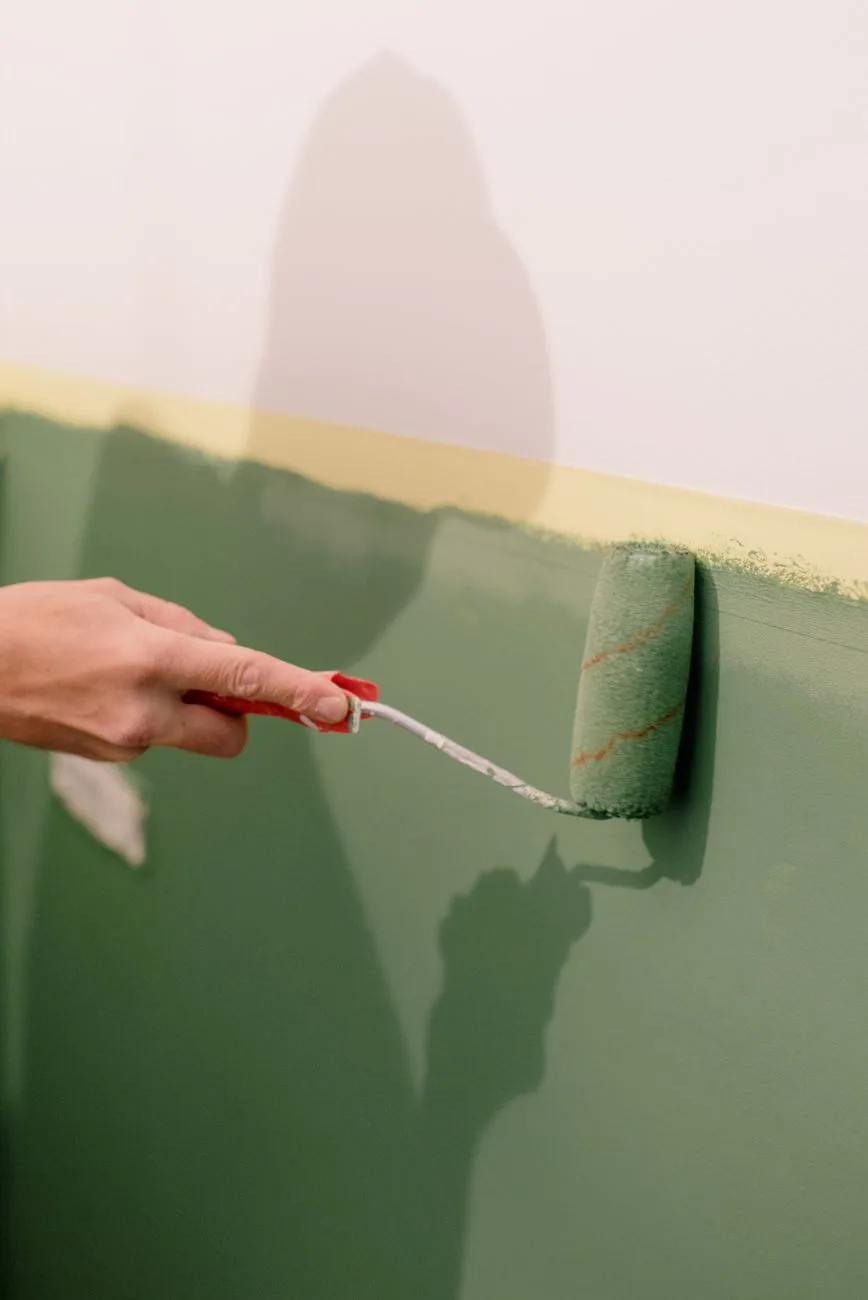 How to paint a room